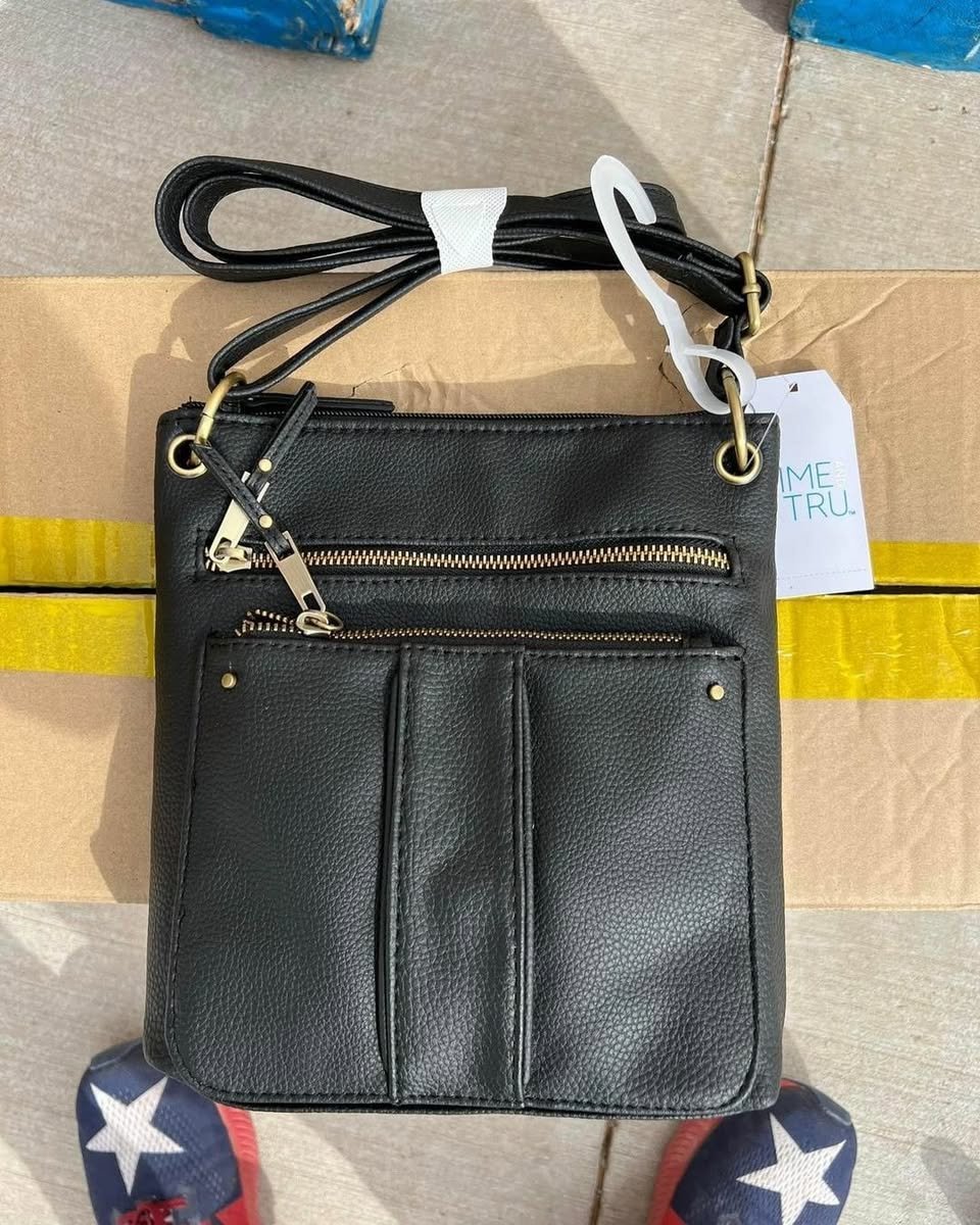 Assorted purses partial load