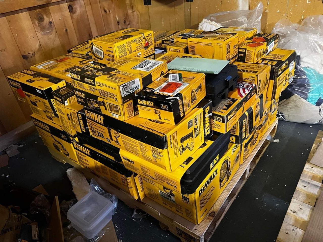 dewalt tool pallets