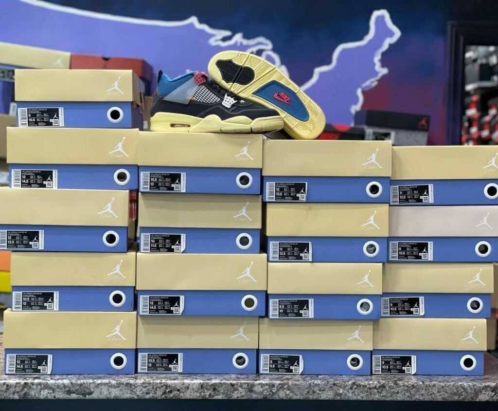 This pallets contains 30 pairs of mix Jordan shoes.